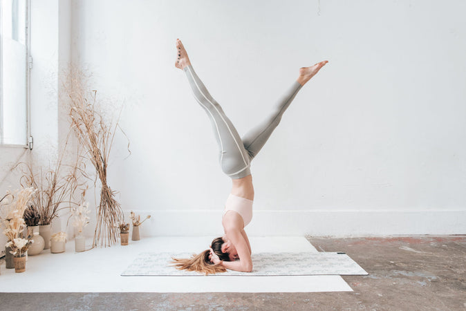 Yoga et gestion du stress : Techniques pour calmer l'esprit et détendre le corps en période de stress